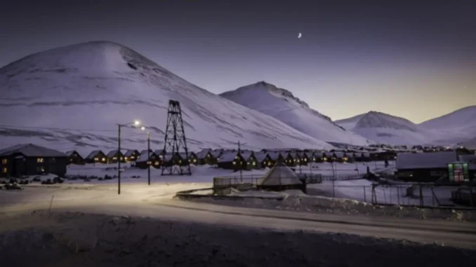 Svalbard fica a meio caminho entre a Noruega continental e o Pólo Norte.