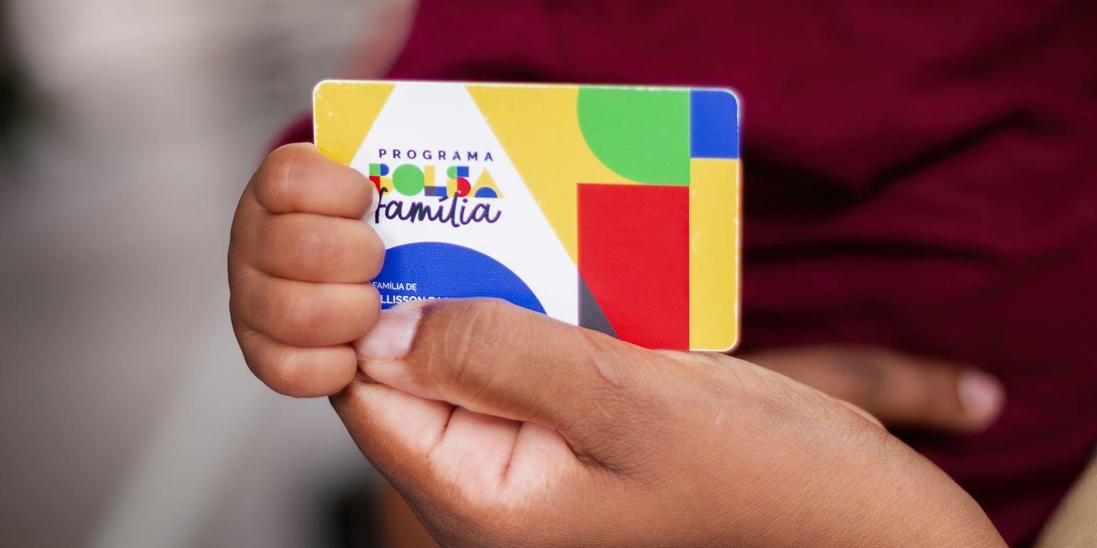 Notícias falsas Bolsa Família e escala 6×1: governo faz alerta à população
