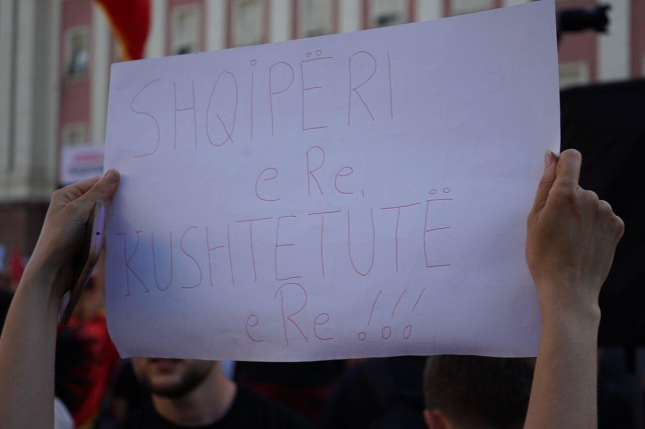 Protestos na Albânia chegam ao sexto dia em Tirana e premiê recusa renunciar