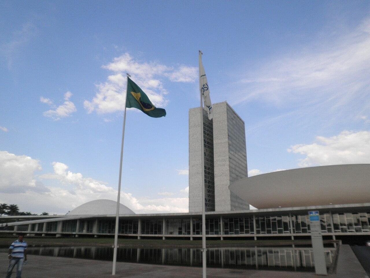 Senadoras eleitas: como casais de políticos levaram primeiras-damas novatas ao Senado