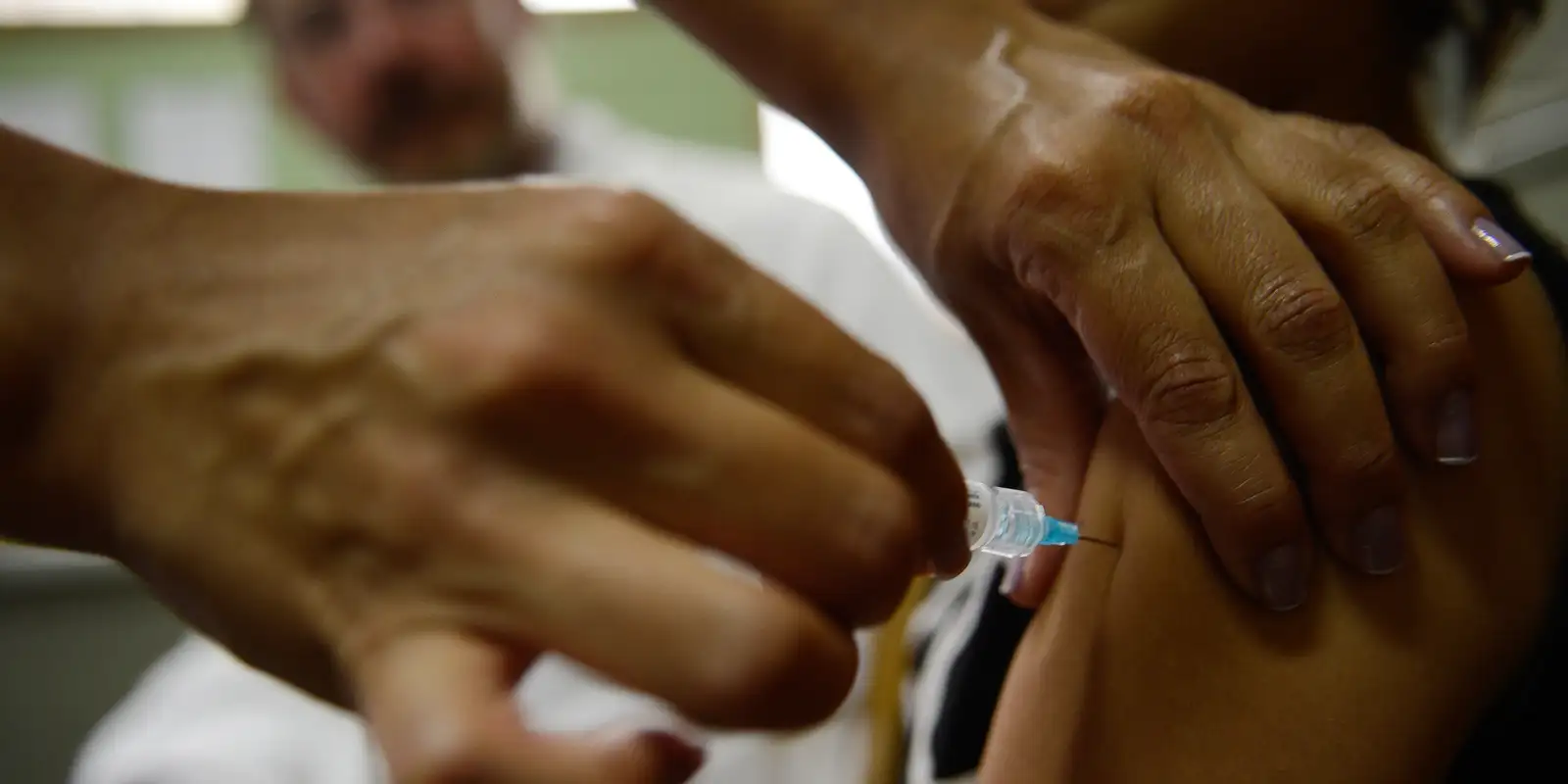 Vacina contra HPV: consultas por lesões pré-cancerígenas em adolescentes caem quase 78%