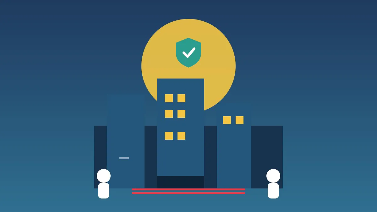 Cidade noturna ao fundo de céu azul com grande sol amarelo, prédios com janelas iluminadas, duas figuras genéricas de pé em primeiro plano e um escudo verde com marca de verificação, simbolizando proteção no trabalho.