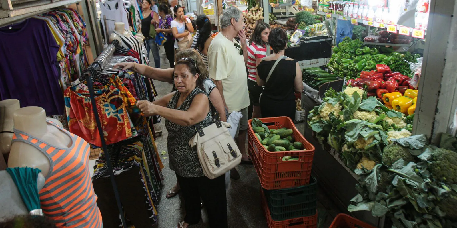Benefícios sociais sem ganho real podem retrair economia de cidades do interior
