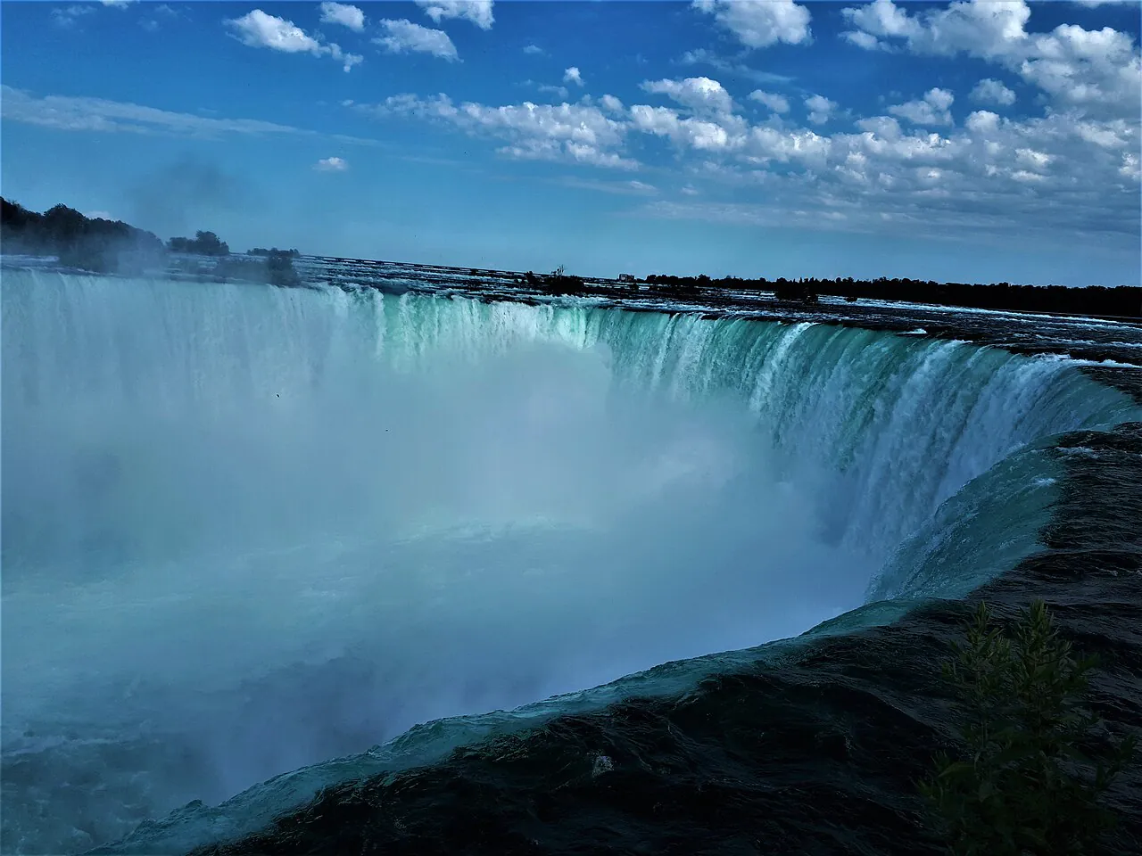 Cataratas do Niágara: Annie Taylor sobrevive à queda de um barril em 1901