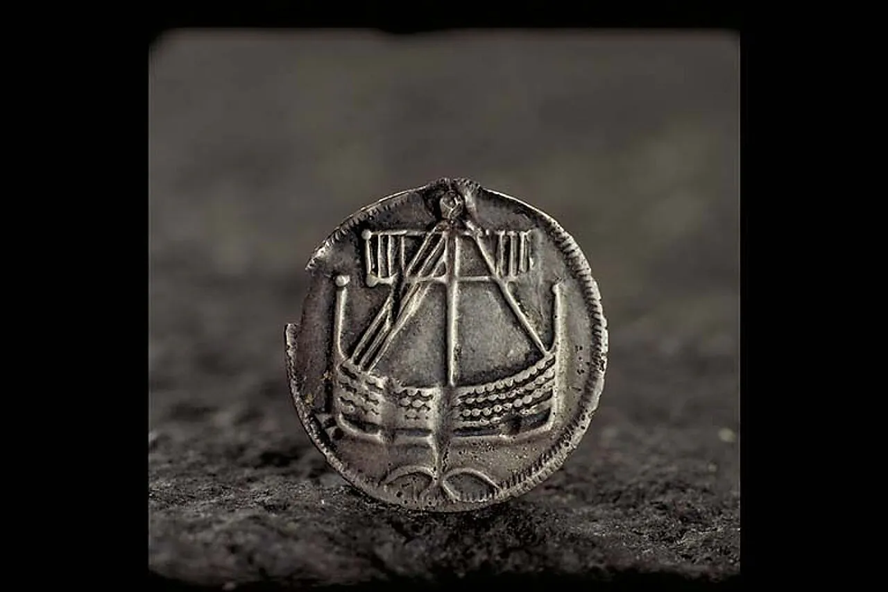 Moedas vikings encontradas na Noruega incluem peça rara considerada tesouro nacional