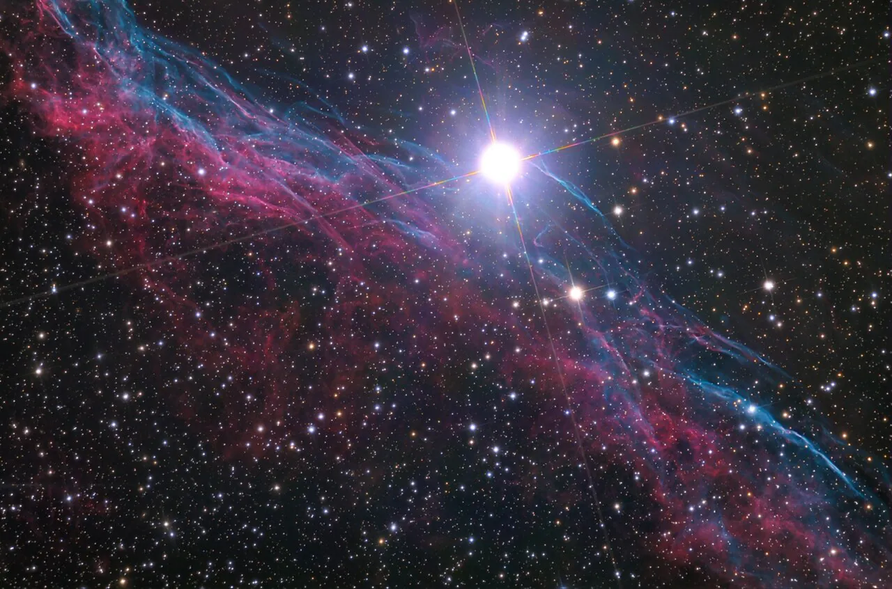 Supernova de 850 anos que parece um fogo de artifício revela nós misteriosos em seus filamentos