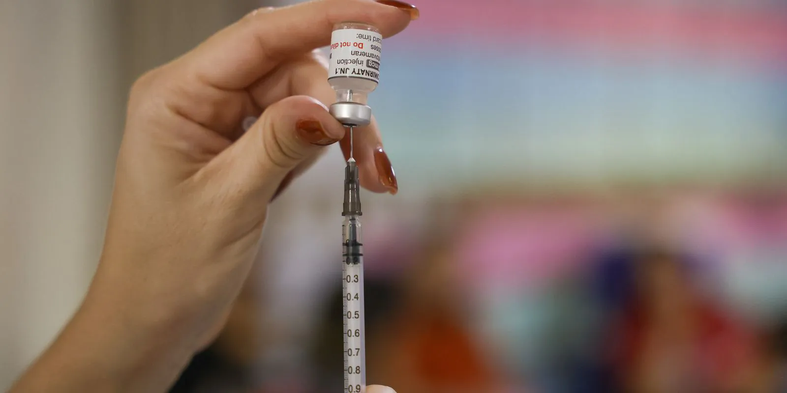 Vacinação infantil contra covid: só 5% das crianças pequenas têm as três doses